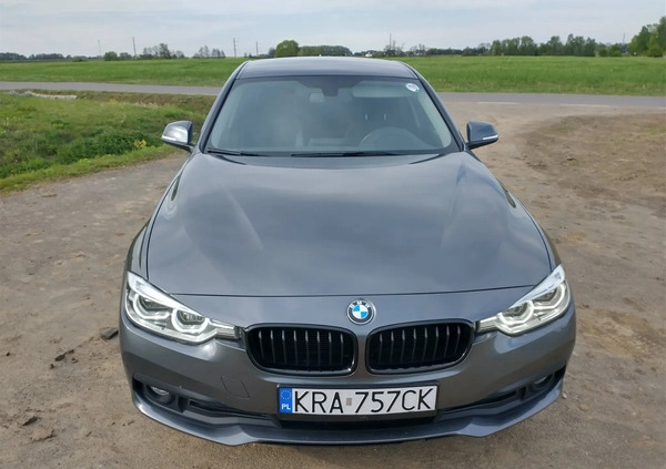 BMW Seria 3 cena 59800 przebieg: 186000, rok produkcji 2017 z Kamieńsk małe 211